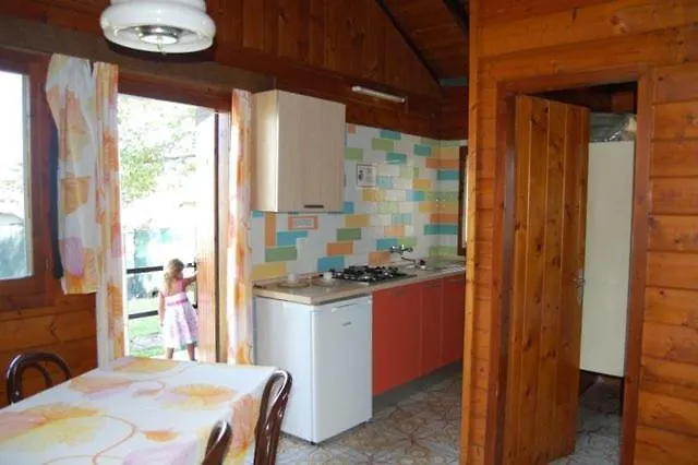 ** Kemp Campeggio Trevisago Iris Park Moniga del Garda Itálie